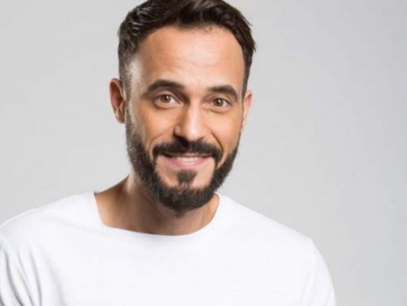 يوسف الشريف يحتفل بعيد زواجه الـ 13 